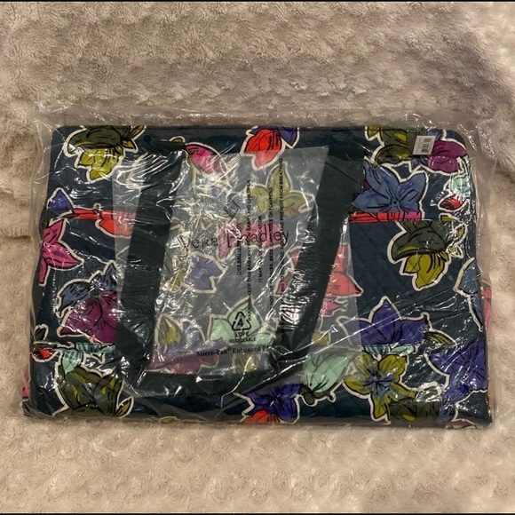 Vera Bradley travel bag - Picture 4 of 5